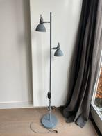 grijze metalen vloerlamp 44 cm, Huis en Inrichting, Lampen | Vloerlampen, 100 tot 150 cm, Gebruikt, Ophalen of Verzenden, Metaal