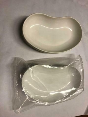 Kunststof nierbekkens per 10 stuks beschikbaar voor biedingen