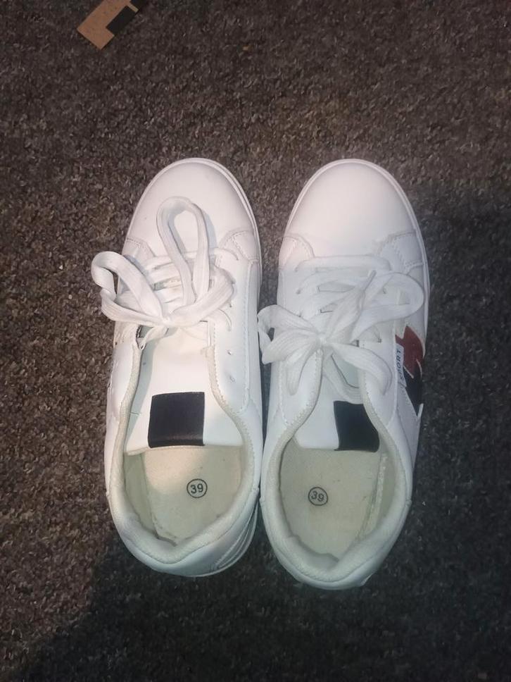 Sport schoenen shoes 39, Kleding | Dames, Schoenen, Zo goed als nieuw, Ophalen of Verzenden