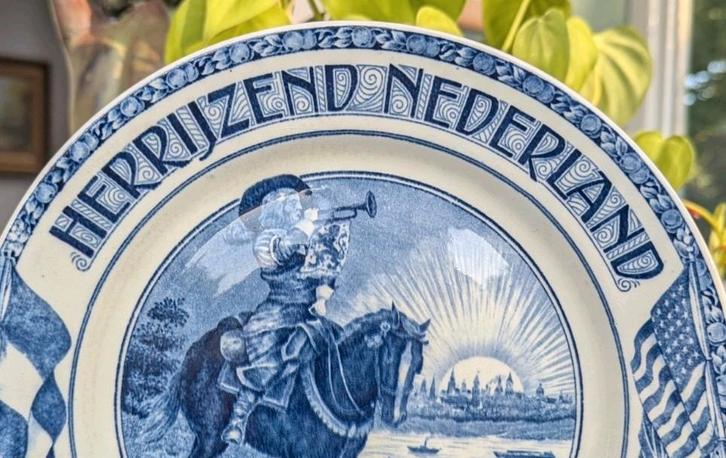 Société -Céramique, Maastricht "Herrijzend Nederland", Antiek en Kunst, Antiek | Wandborden en Tegels, Ophalen of Verzenden