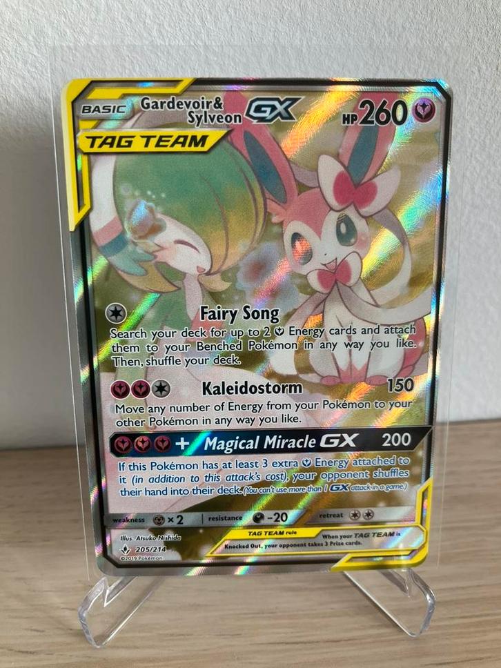 Gardevoir & Sylveon GX 205/214 - NM, Hobby en Vrije tijd, Verzamelkaartspellen | Pokémon, Zo goed als nieuw, Losse kaart, Foil