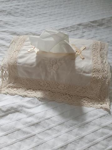 Tissuebox hoes met kant crèmekleurig  beschikbaar voor biedingen