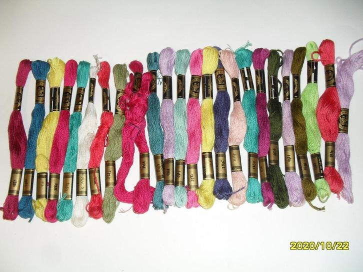 100 Strengen Puppets splijtgaren + restanten. Heb ook DMC., Hobby en Vrije tijd, Borduren en Borduurmachines, Nieuw, Borduurgaren of Zijde