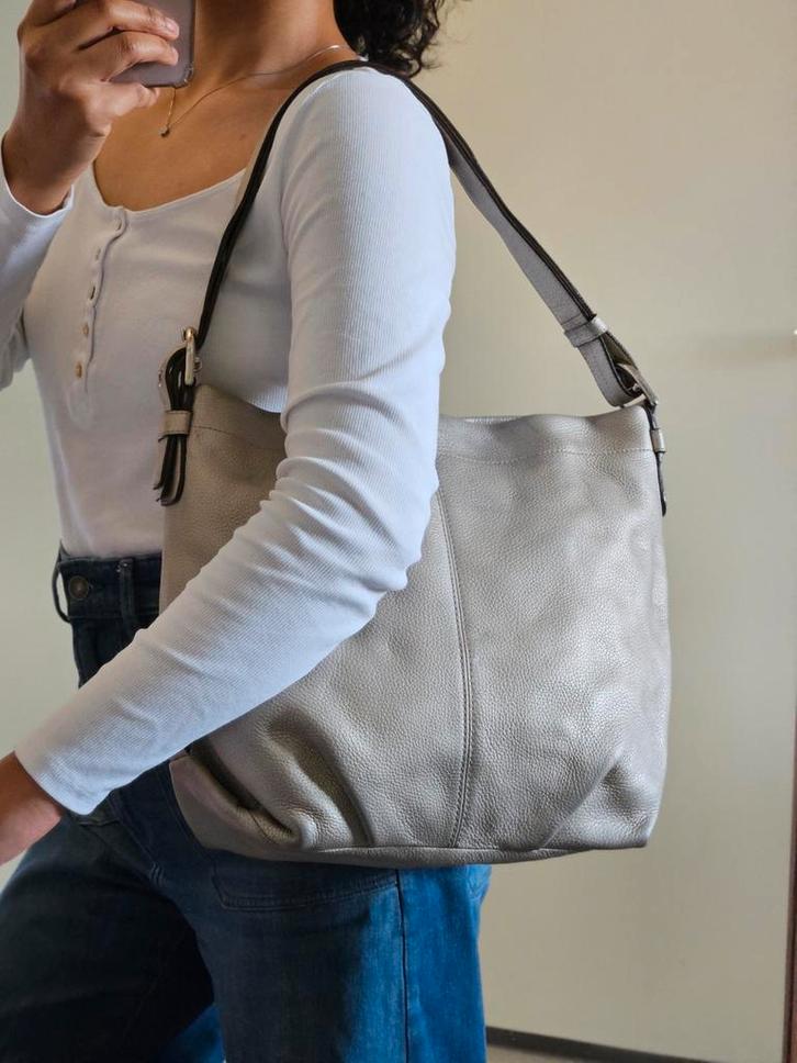 Coach leren hobo schoudertas, Sieraden, Tassen en Uiterlijk, Tassen | Damestassen, Gebruikt, Schoudertasje, Grijs, Ophalen of Verzenden