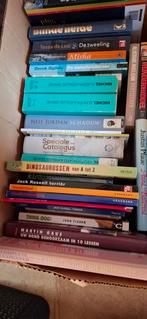 Grote dozen vol met diverse leesboeken, Ophalen, Zo goed als nieuw