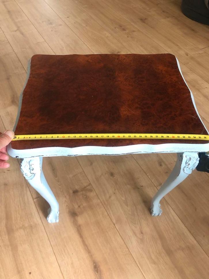Antiek tafeltje met sierlijke poten, Huis en Inrichting, Tafels | Sidetables, Gebruikt, Minder dan 25 cm, Minder dan 50 cm, Rechthoekig