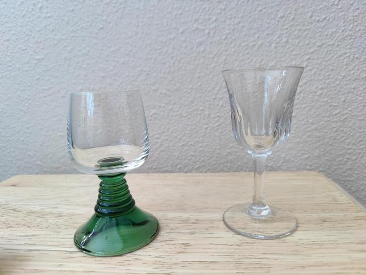 Twee vintage borrelglazen, Verzamelen, Glas en Borrelglaasjes, Zo goed als nieuw, Borrel- of Shotglas, Verzenden