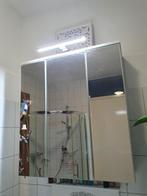 Een ruime badkamer hangkast, Huis en Inrichting, Badkamer | Badkamermeubels, Spiegelkast, Zo goed als nieuw, Minder dan 100 cm