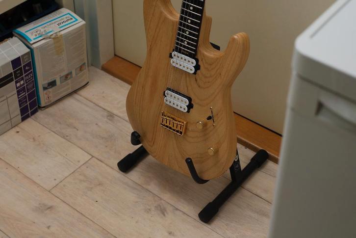 Charvel natural Ash double Humbucker superstrat, Muziek en Instrumenten, Snaarinstrumenten | Gitaren | Elektrisch, Zo goed als nieuw