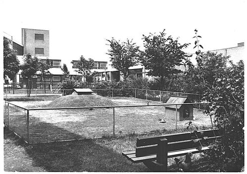 956882	Oud Beyerland Beijerland	ZH De Egmontshof	_Gelopen me, Verzamelen, Ansichtkaarten | Nederland, Gelopen, Zuid-Holland, 1960 tot 1980