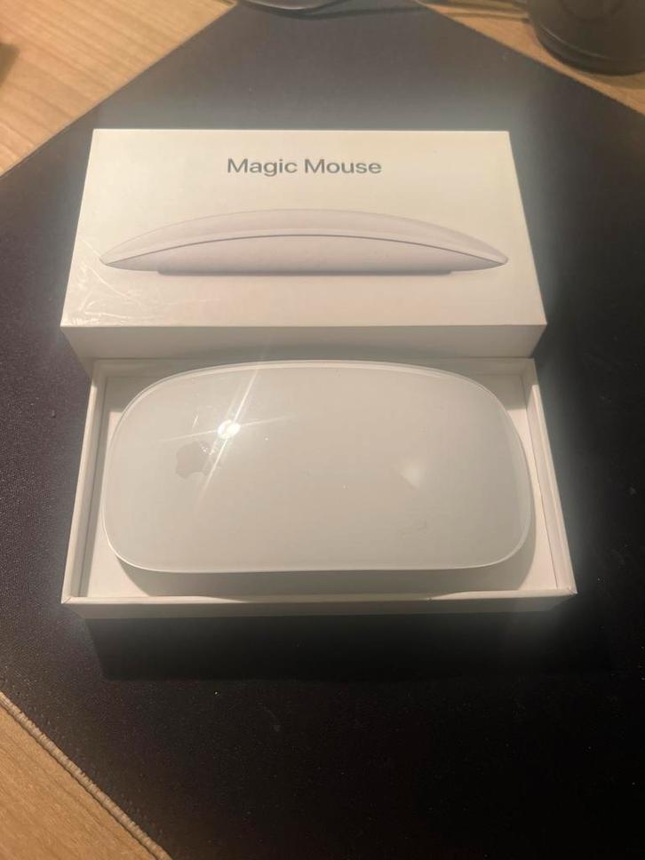 Apple Magic Mouse 2, Computers en Software, Muizen, Zo goed als nieuw, Muis, Linkshandig, Rechtshandig, Draadloos, Ophalen of Verzenden