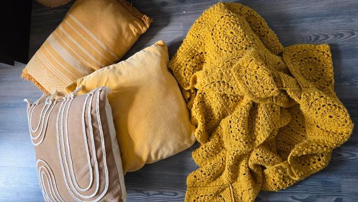 Gele Sierkussens en Gehaakte Deken, Huis en Inrichting, Woonaccessoires | Kussens, Zo goed als nieuw, Geel, Rechthoekig, Ophalen of Verzenden