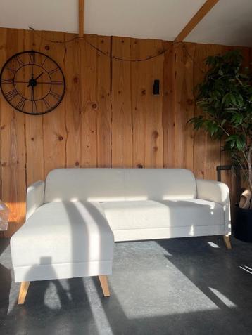 Hele nette en leuke hoekbank van de IKEA in de kleur beige