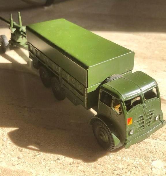 Dinky Supertoys 622 Truck & 692 Geschut, Hobby en Vrije tijd, Modelbouw | Auto's en Voertuigen, Gebruikt, Truck, 1:50 of kleiner