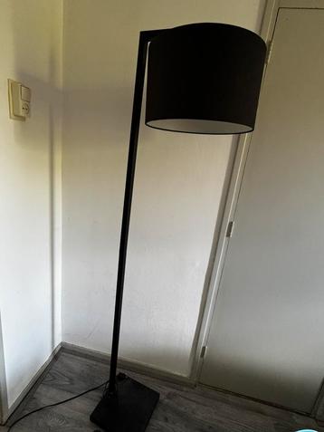 Staande lamp beschikbaar voor biedingen