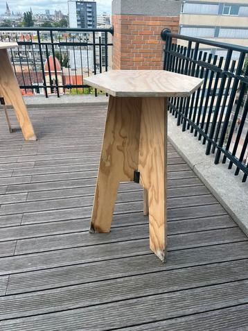 Gratis 6 statafels beschikbaar voor biedingen