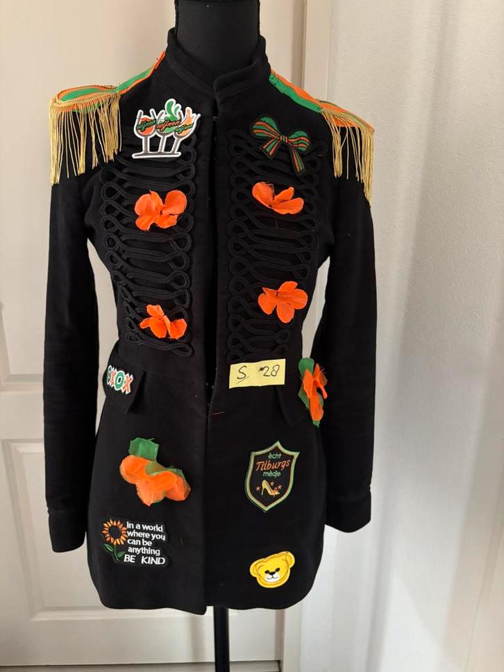 (28) Kruikenstad Jas zwart maat S carnaval emblemen 11de, Kleding | Dames, Carnavalskleding en Feestkleding, Zo goed als nieuw