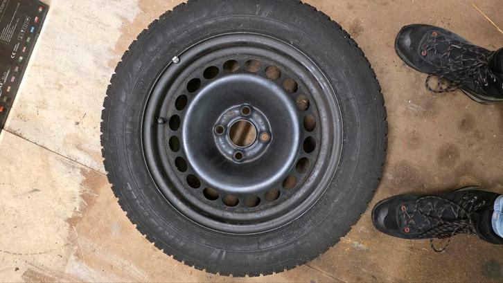 Winterbanden Opel Corsa - Zo Goed Als Nieuw!, Auto-onderdelen, Banden en Velgen, Banden en Velgen, Winterbanden, 15 inch, 185 mm