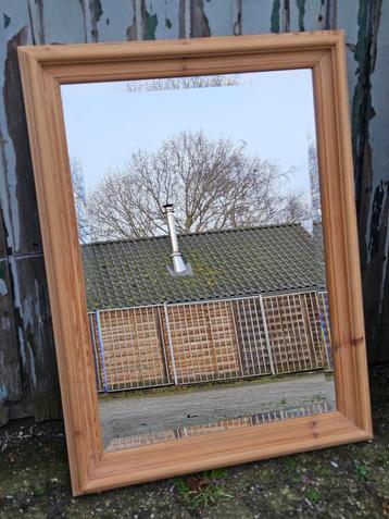mooie spiegel met grote grenen rand beschikbaar voor biedingen