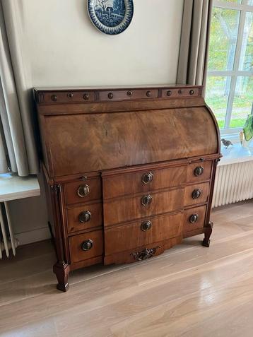 Antiek Bureau ca. 1800 van Gespiegeld Hout beschikbaar voor biedingen