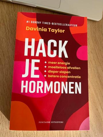Davinia Taylor - Hack je hormonen beschikbaar voor biedingen