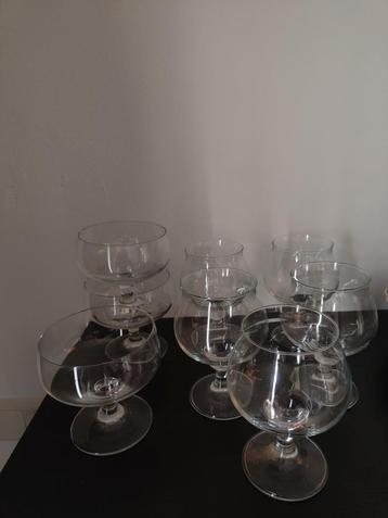 8 glazen  beschikbaar voor biedingen