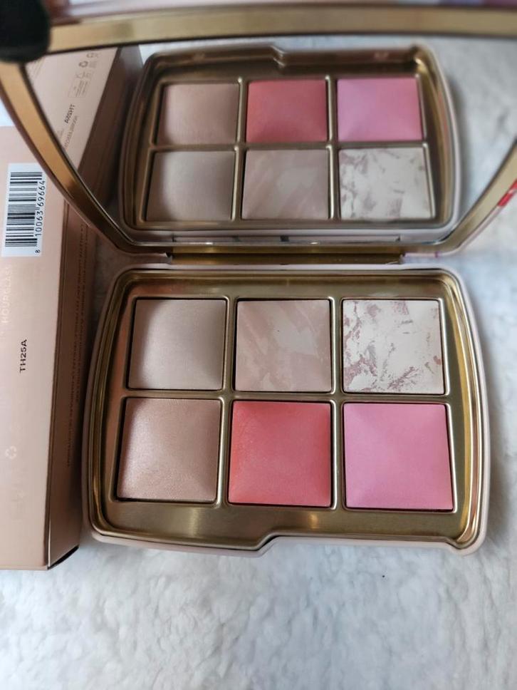 Hourglass holiday 2025 ambient lighting palette deer, Sieraden, Tassen en Uiterlijk, Uiterlijk | Cosmetica en Make-up, Zo goed als nieuw