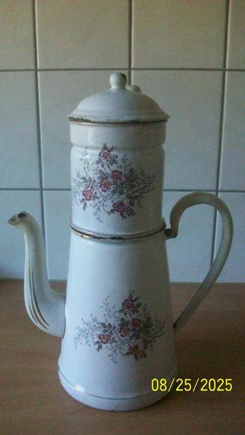 Frans emaille koffiepot met roze bloem beschikbaar voor biedingen