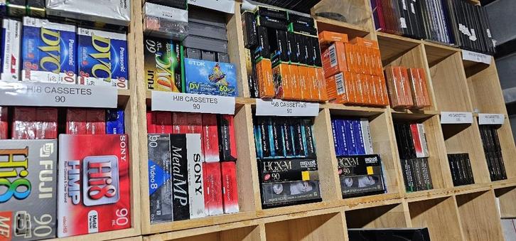 Nieuwe cassettes te koop. Mini dv, 8mm, vhs, audio tapes, Audio, Tv en Foto, Bandrecorders, Onderdeel, Ophalen of Verzenden