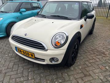 Mini Clubman 1.4 ONE 2009 Wit beschikbaar voor biedingen