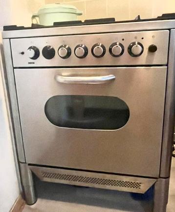Mooi 5 pits gasfornuis van het merk ZANUSSI met goede oven! beschikbaar voor biedingen