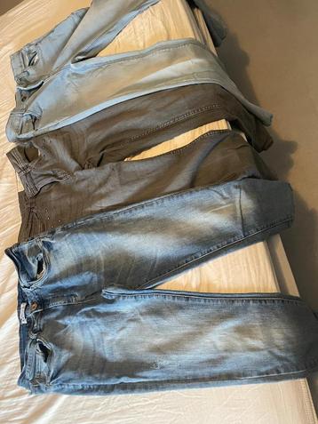 3 meisjes broeken beschikbaar voor biedingen