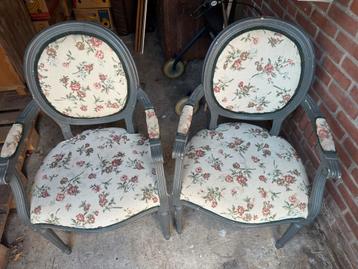 Franse stijl brocante stoelen. Opknappers, moet weg beschikbaar voor biedingen