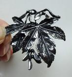 Jaren '60 zilvertin Exquisite broche: esdoorn bladeren, Sieraden, Tassen en Uiterlijk, Antieke sieraden, Ophalen of Verzenden