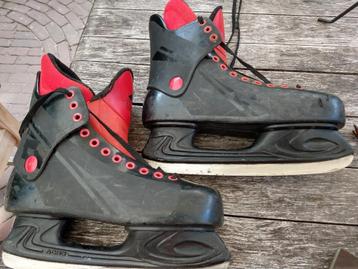 heren schaatsen rood Pro Acro Maat 44 beschikbaar voor biedingen