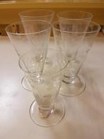 Gegraveerde glazen met lelie zonder voet 4 groot en 1 klein, Antiek en Kunst, Ophalen of Verzenden