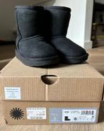 Zo goed als nieuwe zwarte Uggs maat 22 incl. doos, Kinderen en Baby's, Kinderkleding | Schoenen en Sokken, UGG, Jongen of Meisje