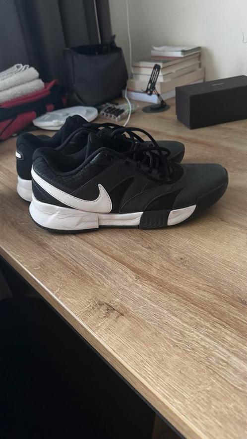 Nike Court Lite 4 Tennisschoenen Heren EU 45, Sport en Fitness, Tennis, Zo goed als nieuw, Schoenen, Nike, L00, Ophalen of Verzenden