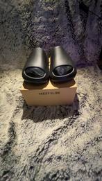 Yeezy slide zwart maat 44 zo gloed als nieuw!, Kleding | Heren, Schoenen, Slippers, Zwart, Boboabflop@gmail.com, Ophalen of Verzenden