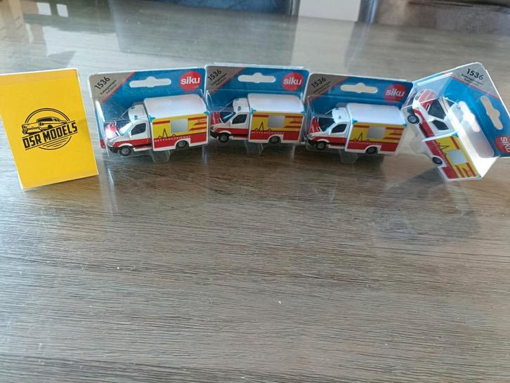 1:64 Mercedes Ambulance, Hobby en Vrije tijd, Modelauto's | Overige schalen, Nieuw, Auto, Ophalen of Verzenden