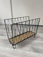 Zwart metalen lectuurbak, tijdschriften eek, Huis en Inrichting, Woonaccessoires | Krantenbakken en Lectuurbakken, Ophalen of Verzenden