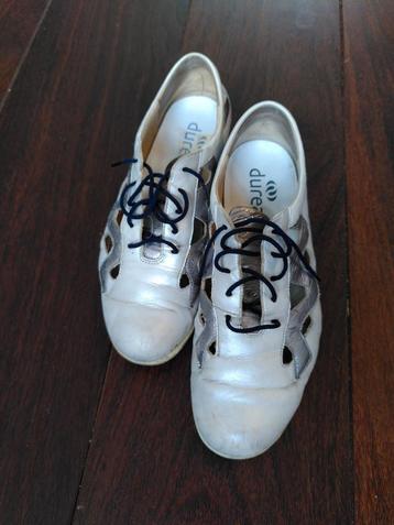Durea schoenen deels open beschikbaar voor biedingen