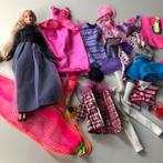 Barbie met lekker veel kleertjes en accessoires/ hangmat, Ophalen of Verzenden, Kleertjes