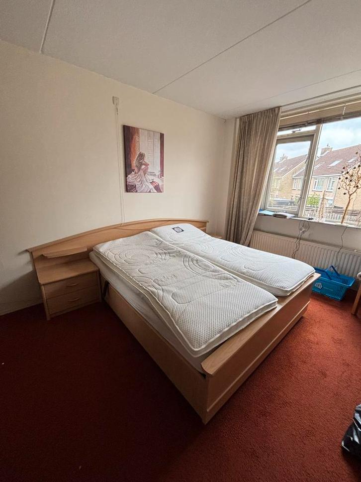 Elektrisch verstelbaar 2-persoons bed, Huis en Inrichting, Slaapkamer | Bedden, Gebruikt, Tweepersoons, 160 cm, 200 cm, Hout, Bruin