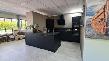 SHOWROOM GAAT OP Z’N KOP – TOPSOFT ZWART NU BESCHIKBAAR! beschikbaar voor biedingen