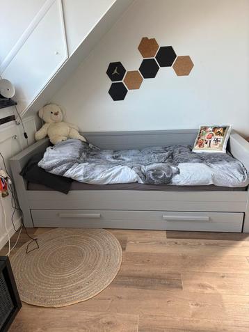 Slaapkamer Woood bed, kast en bureau