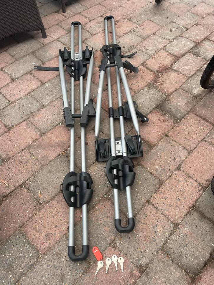 2 Thule Fietsendragers, Auto diversen, Fietsendragers, Gebruikt, Dakdrager, 2 fietsen, Ophalen