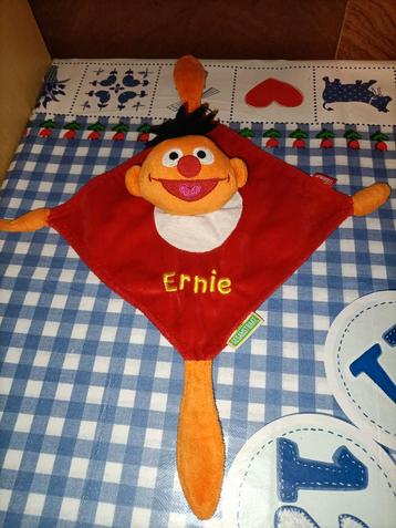 Ernie knuffeldoekje van Bert en Ernie  beschikbaar voor biedingen