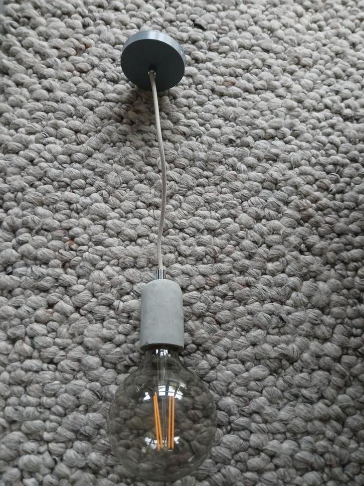 Hanglamp beton + grote spaarlamp izgs industrieel mega bulb, Huis en Inrichting, Lampen | Wandlampen, Zo goed als nieuw, Ophalen of Verzenden