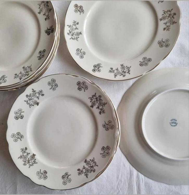 Mosa complete set creme borden kleine gouden bloemetjes bies, Antiek en Kunst, Antiek | Servies los, Ophalen of Verzenden